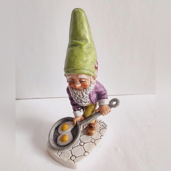 Goebel Vintage Gnome Well 503 Co Boy Bit The Bachelor Frying Eggs Figurine 1970 - Picture 12 of 16